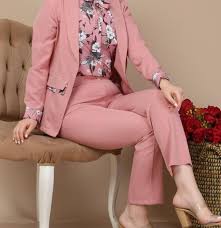 ملابس نسائية